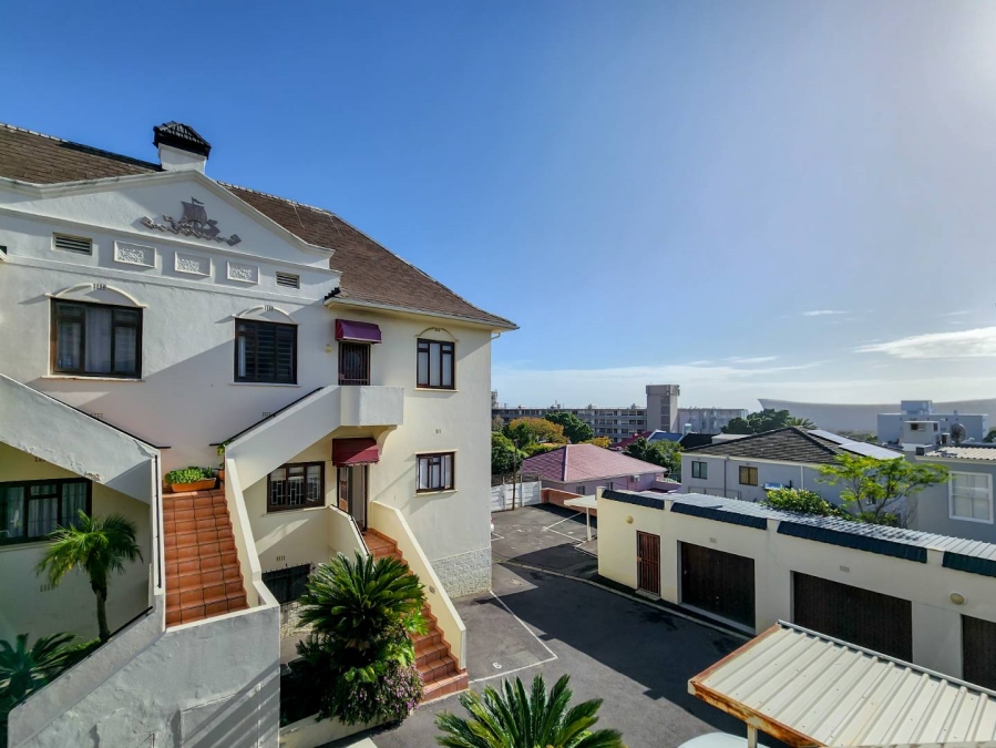 To Let 2 Bedroom Property for Rent in Green Point Western Cape